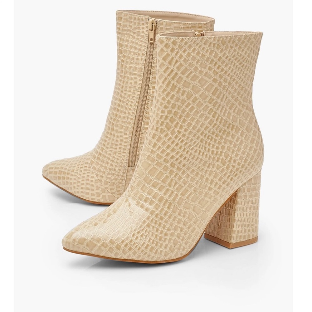 Boohoo snake print boots